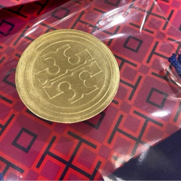 NWT! Tory Burch large logo stud earrings in rose gold + gift wrapping - Picture 12 of 15